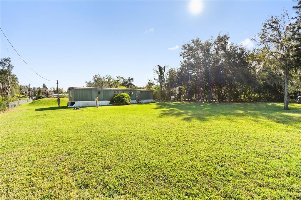 For Sale: $150,000 (2 beds, 1 baths, 868 Square Feet)