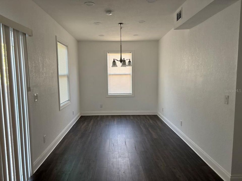 待售: $475,000 (4 贝兹, 2 浴室, 1581 平方英尺)