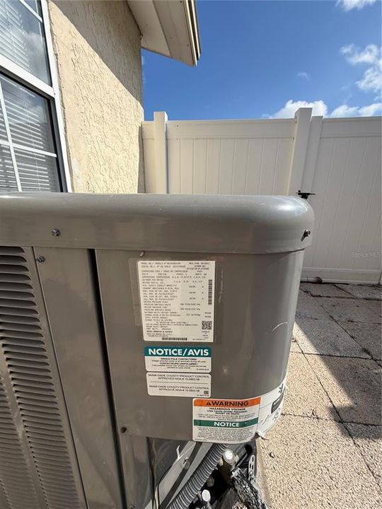 待售: $399,999 (3 贝兹, 3 浴室, 2300 平方英尺)