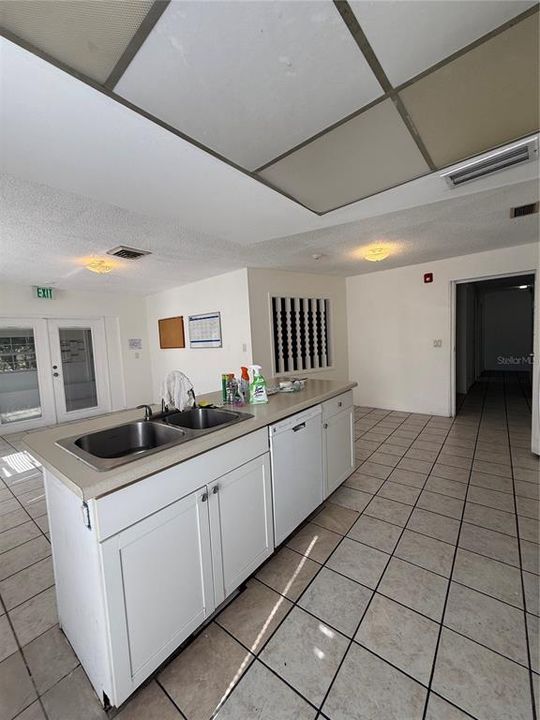 待售: $399,999 (3 贝兹, 3 浴室, 2300 平方英尺)