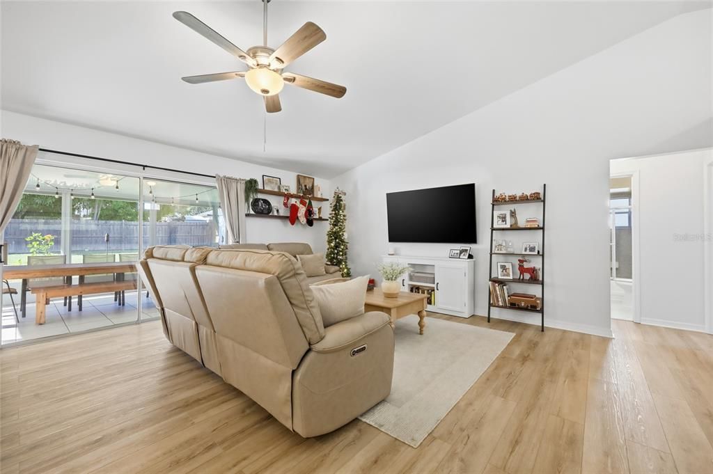 待售: $375,000 (3 贝兹, 2 浴室, 1530 平方英尺)