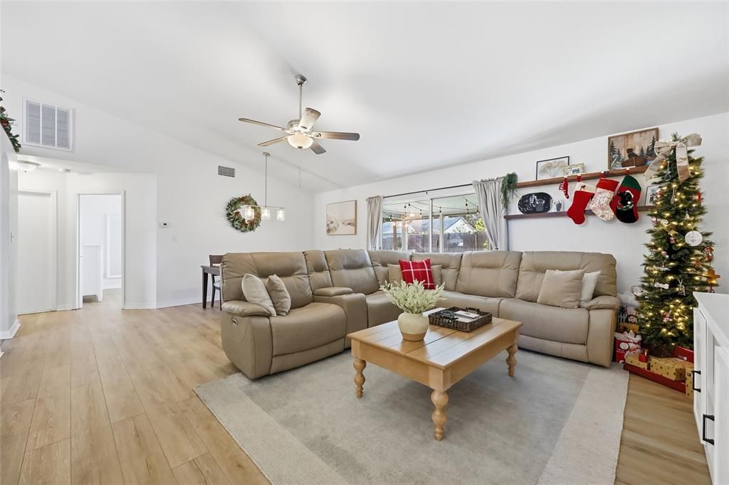 待售: $375,000 (3 贝兹, 2 浴室, 1530 平方英尺)