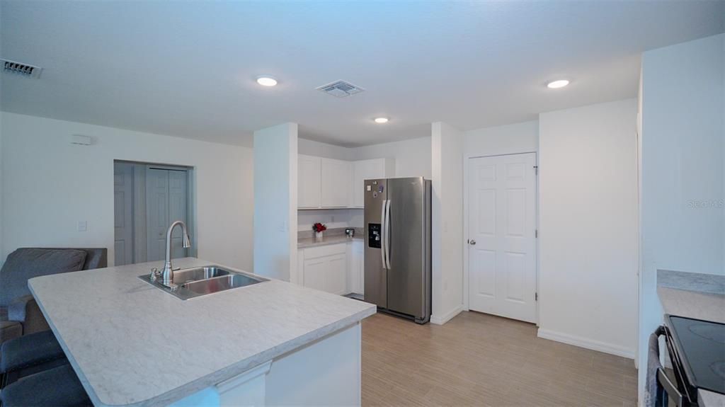 En Venta: $290,000 (4 camas, 2 baños, 1861 Pies cuadrados)