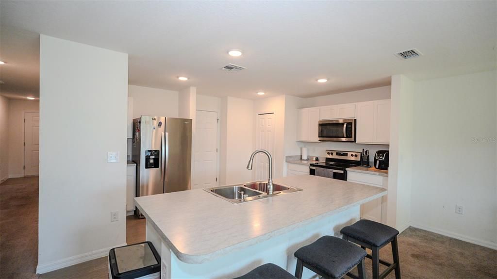 En Venta: $290,000 (4 camas, 2 baños, 1861 Pies cuadrados)