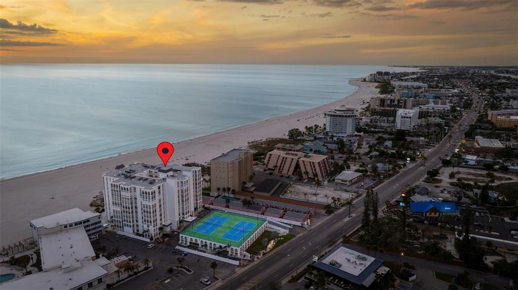 待售: $900,000 (2 贝兹, 2 浴室, 1340 平方英尺)