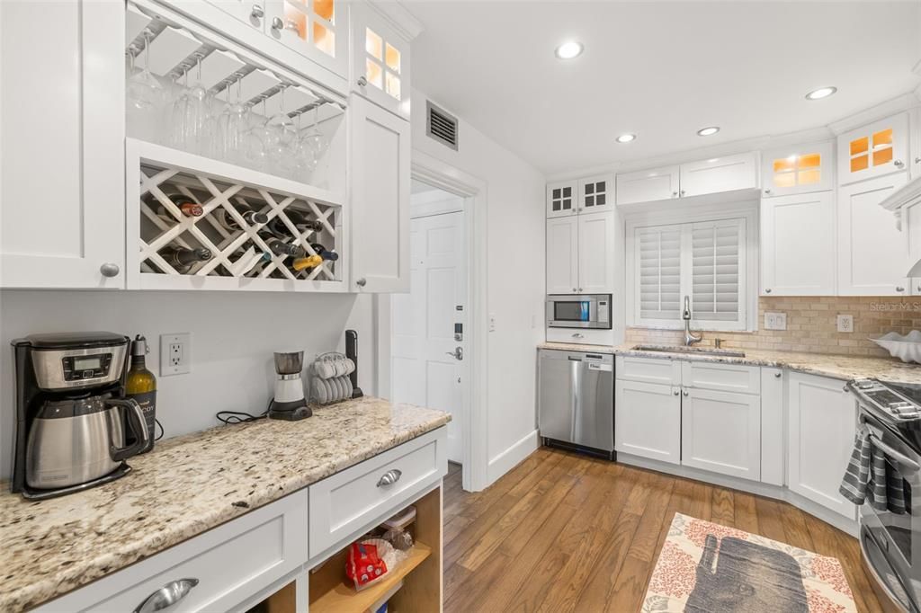 待售: $900,000 (2 贝兹, 2 浴室, 1340 平方英尺)