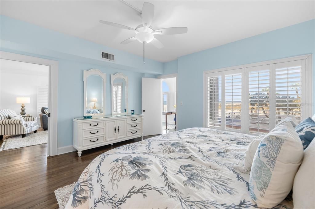 待售: $900,000 (2 贝兹, 2 浴室, 1340 平方英尺)