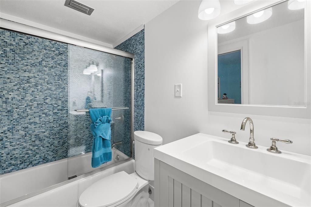 待售: $900,000 (2 贝兹, 2 浴室, 1340 平方英尺)