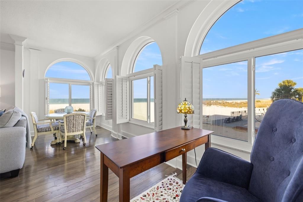 待售: $900,000 (2 贝兹, 2 浴室, 1340 平方英尺)