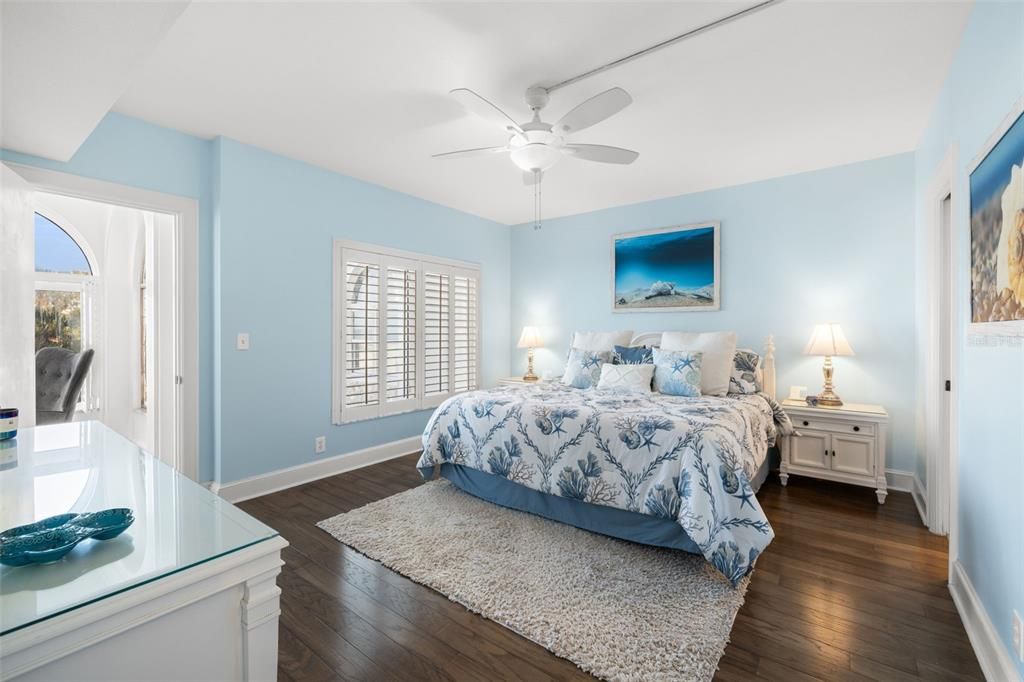 待售: $900,000 (2 贝兹, 2 浴室, 1340 平方英尺)