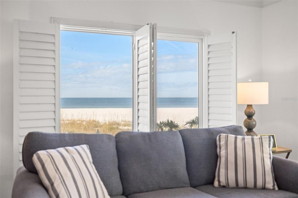 待售: $900,000 (2 贝兹, 2 浴室, 1340 平方英尺)