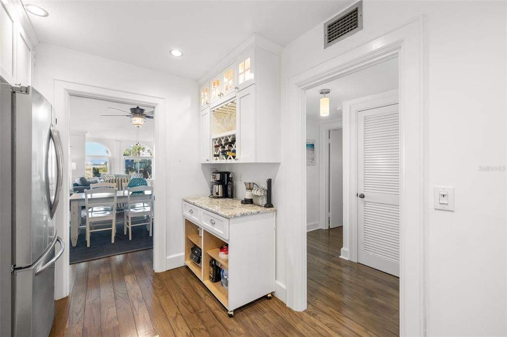 待售: $900,000 (2 贝兹, 2 浴室, 1340 平方英尺)