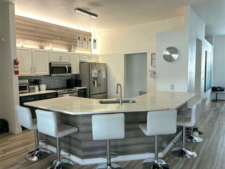 En Venta: $399,999 (4 camas, 3 baños, 2283 Pies cuadrados)