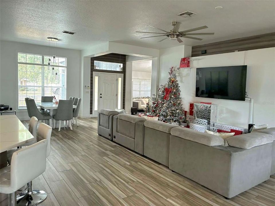 En Venta: $399,999 (4 camas, 3 baños, 2283 Pies cuadrados)