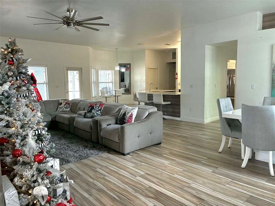 En Venta: $399,999 (4 camas, 3 baños, 2283 Pies cuadrados)