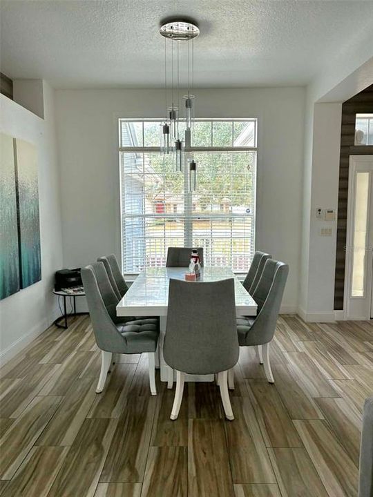 En Venta: $399,999 (4 camas, 3 baños, 2283 Pies cuadrados)