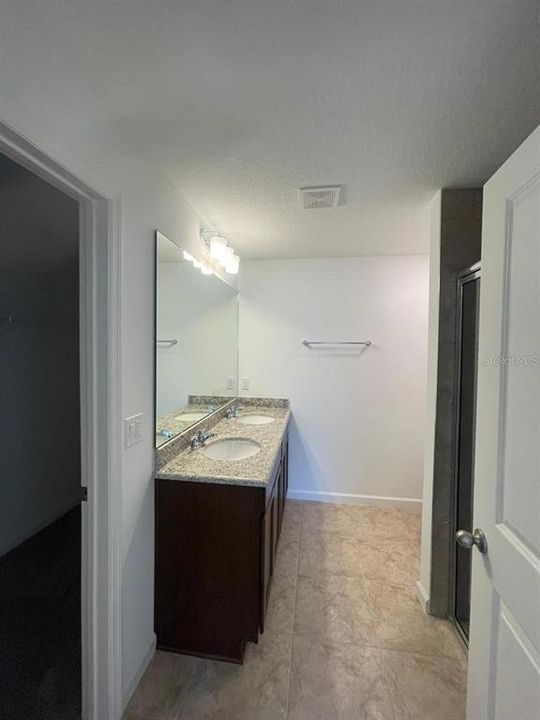For Rent: $2,100 (4 beds, 2 baths, 1600 Square Feet)