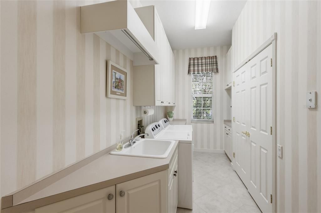 For Sale: $1,499,000 (3 beds, 3 baths, 3543 Square Feet)