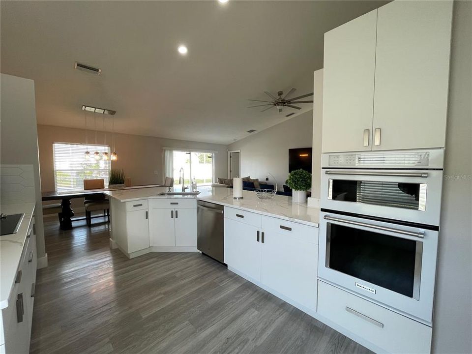 На продажу: $549,900 (3 спален, 2 ванн, 1503 Квадратных фут)