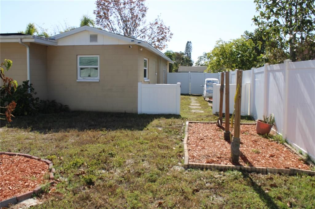 For Rent: $2,600 (4 beds, 2 baths, 1485 Square Feet)