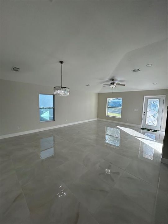 待售: $550,000 (4 贝兹, 2 浴室, 1661 平方英尺)