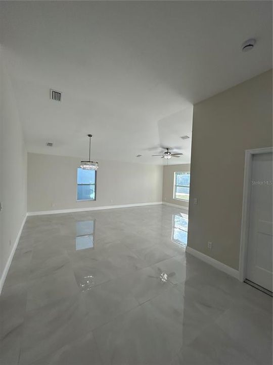 待售: $550,000 (4 贝兹, 2 浴室, 1661 平方英尺)