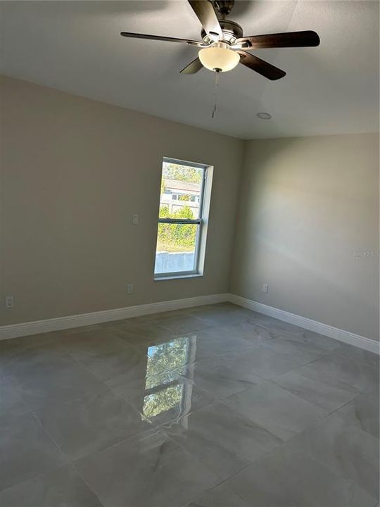 待售: $550,000 (4 贝兹, 2 浴室, 1661 平方英尺)