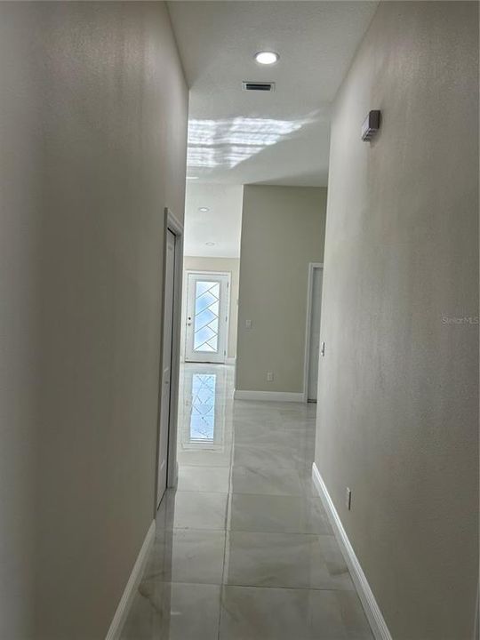 待售: $550,000 (4 贝兹, 2 浴室, 1661 平方英尺)