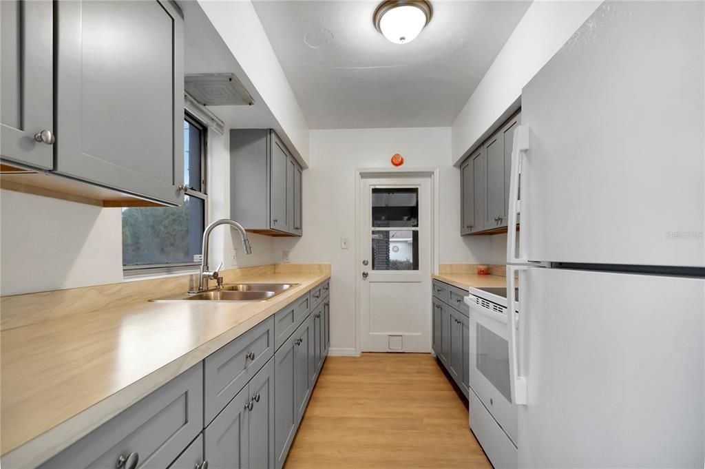 For Sale: $189,900 (3 beds, 1 baths, 1118 Square Feet)