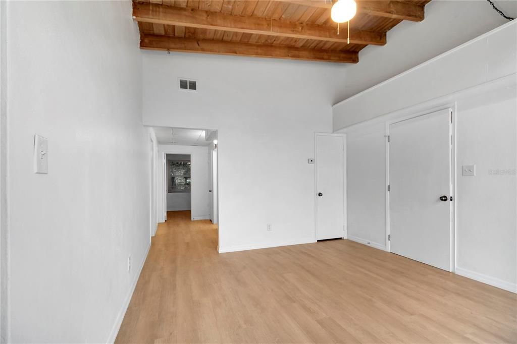 For Sale: $189,900 (3 beds, 1 baths, 1118 Square Feet)