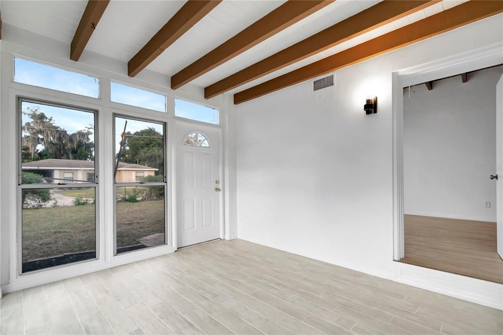 For Sale: $189,900 (3 beds, 1 baths, 1118 Square Feet)