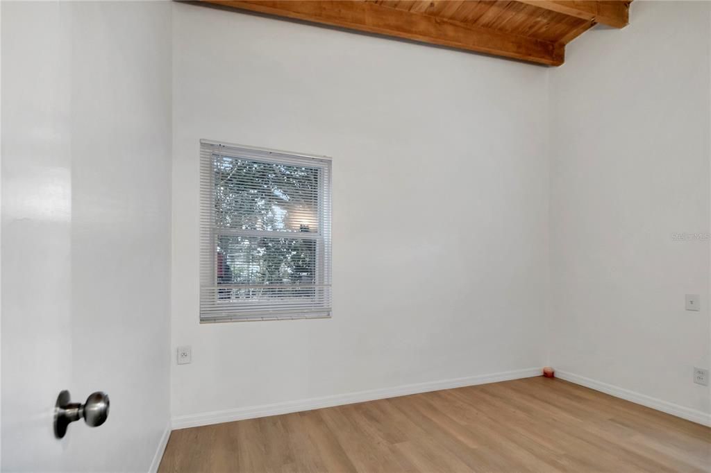 For Sale: $189,900 (3 beds, 1 baths, 1118 Square Feet)