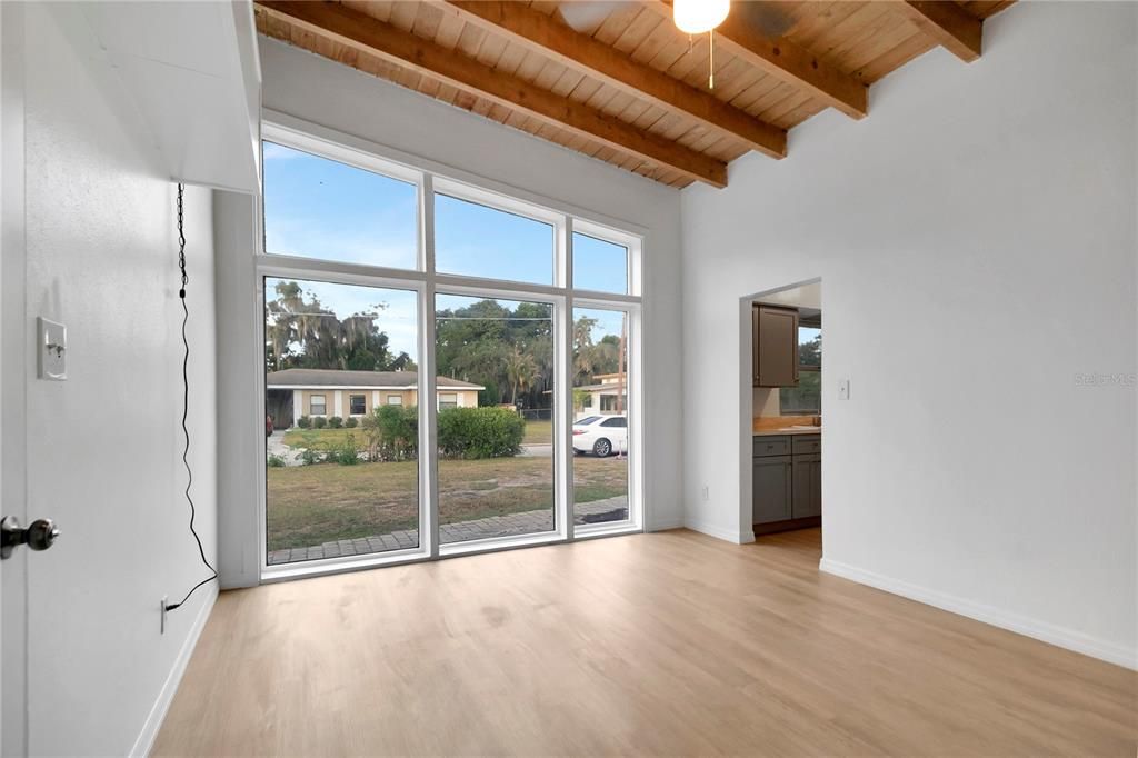 For Sale: $189,900 (3 beds, 1 baths, 1118 Square Feet)