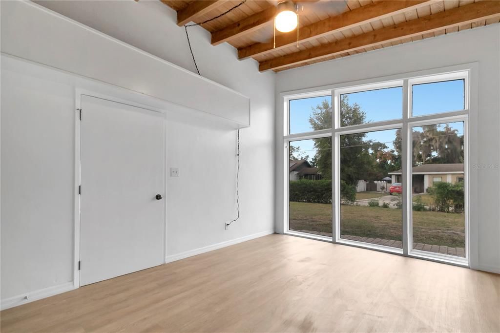 For Sale: $189,900 (3 beds, 1 baths, 1118 Square Feet)