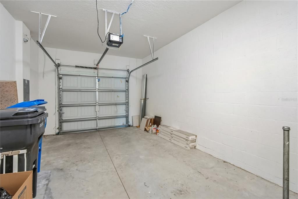 For Rent: $2,350 (3 beds, 2 baths, 1701 Square Feet)