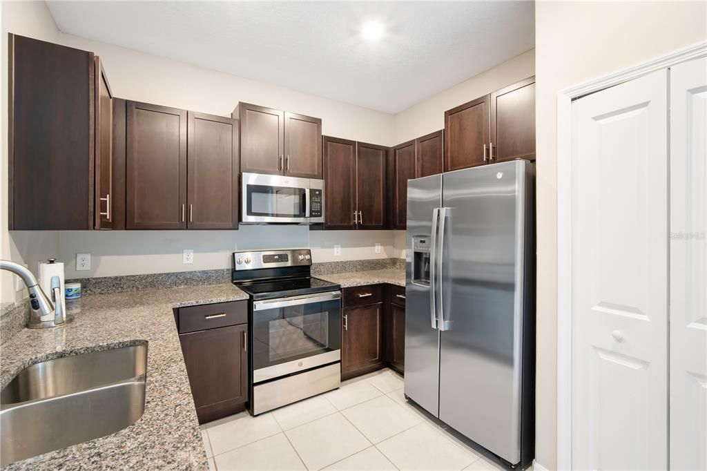 For Rent: $2,350 (3 beds, 2 baths, 1701 Square Feet)