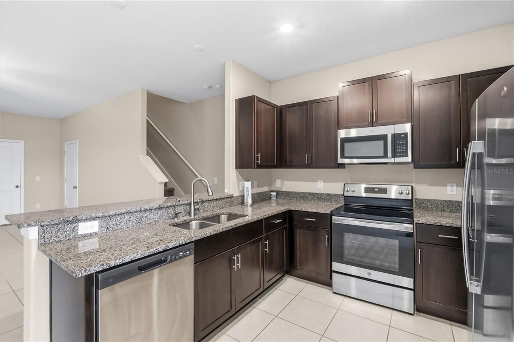 For Rent: $2,350 (3 beds, 2 baths, 1701 Square Feet)