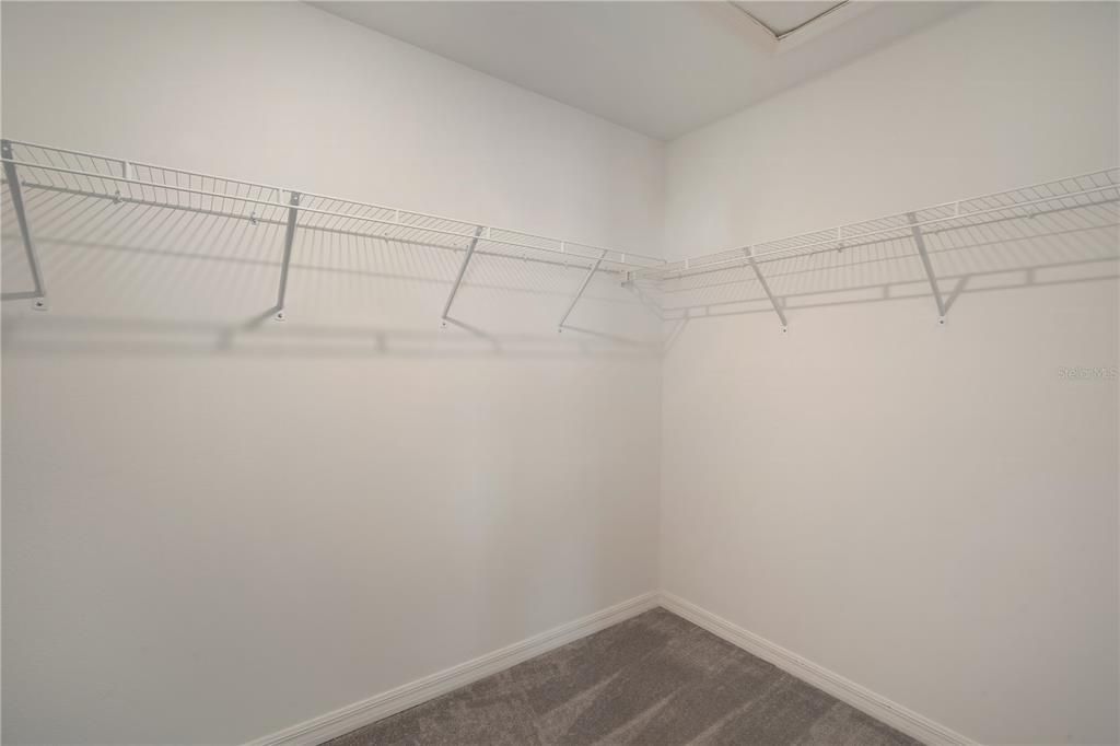 For Rent: $2,350 (3 beds, 2 baths, 1701 Square Feet)