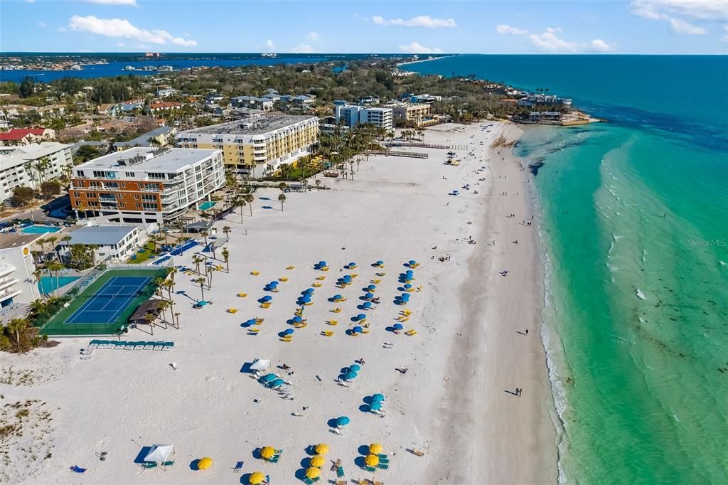 待售: $600,000 (4 贝兹, 2 浴室, 2158 平方英尺)