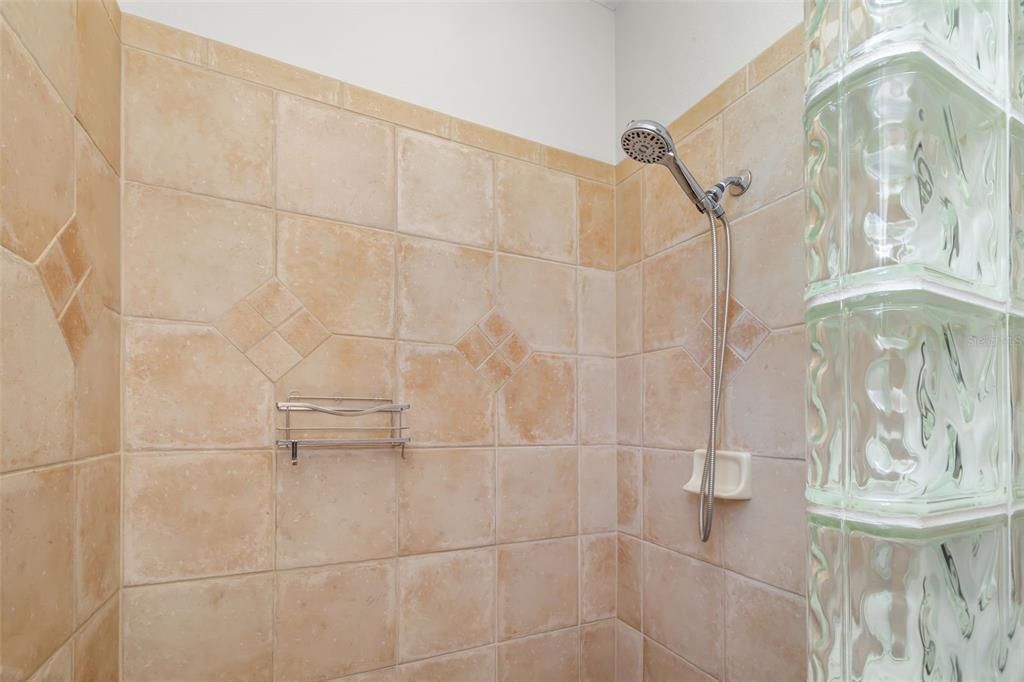 For Sale: $600,000 (4 beds, 2 baths, 2158 Square Feet)