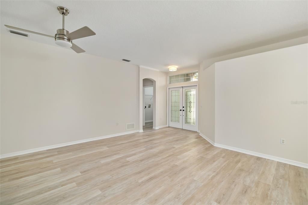 For Sale: $600,000 (4 beds, 2 baths, 2158 Square Feet)