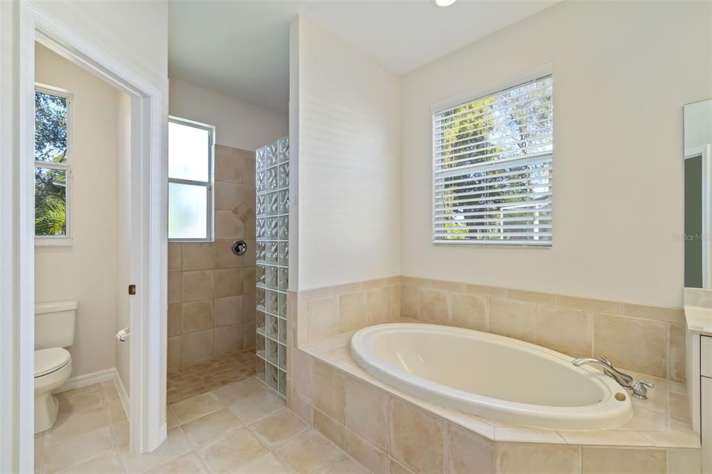 For Sale: $600,000 (4 beds, 2 baths, 2158 Square Feet)