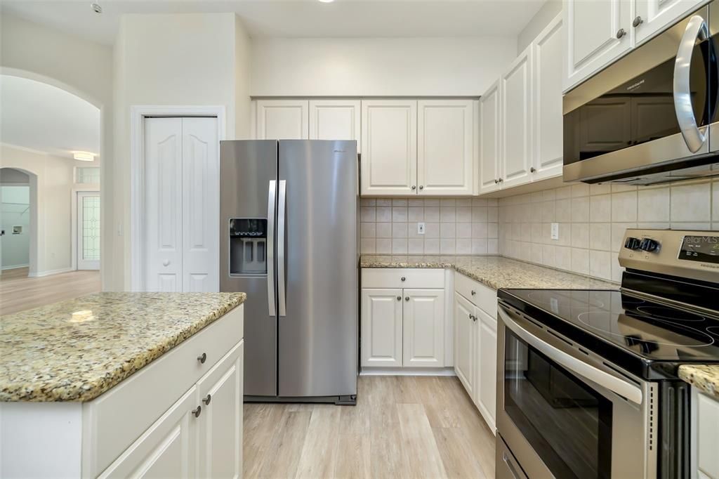 For Sale: $600,000 (4 beds, 2 baths, 2158 Square Feet)