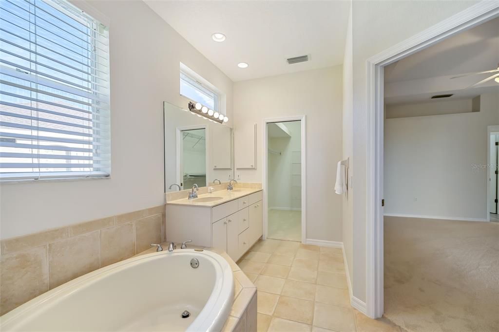 For Sale: $600,000 (4 beds, 2 baths, 2158 Square Feet)