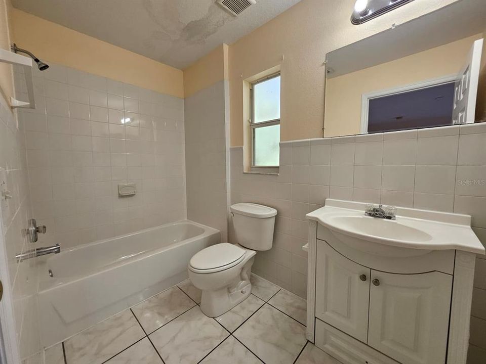 For Rent: $1,750 (3 beds, 2 baths, 1228 Square Feet)