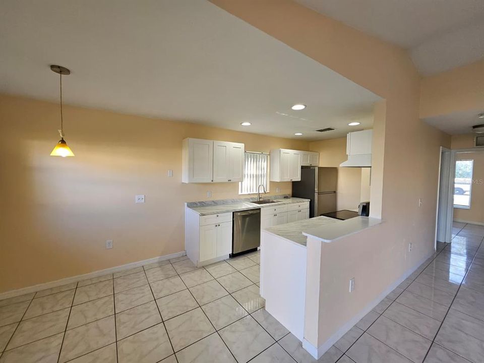 For Rent: $1,750 (3 beds, 2 baths, 1228 Square Feet)