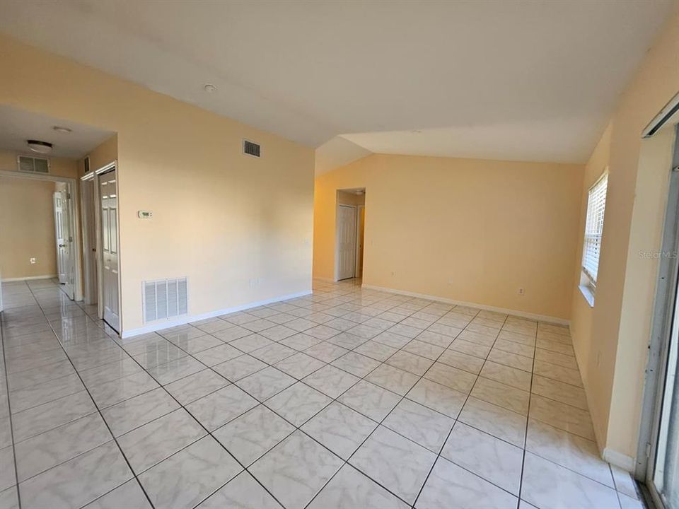 For Rent: $1,750 (3 beds, 2 baths, 1228 Square Feet)