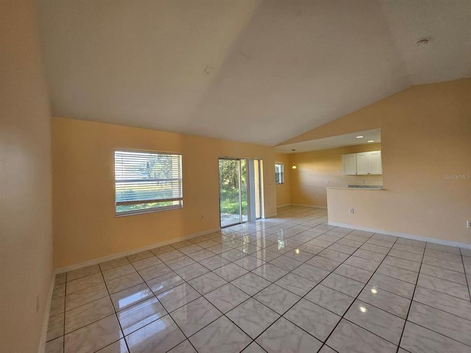For Rent: $1,750 (3 beds, 2 baths, 1228 Square Feet)