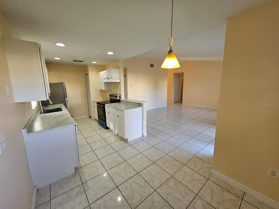 For Rent: $1,750 (3 beds, 2 baths, 1228 Square Feet)