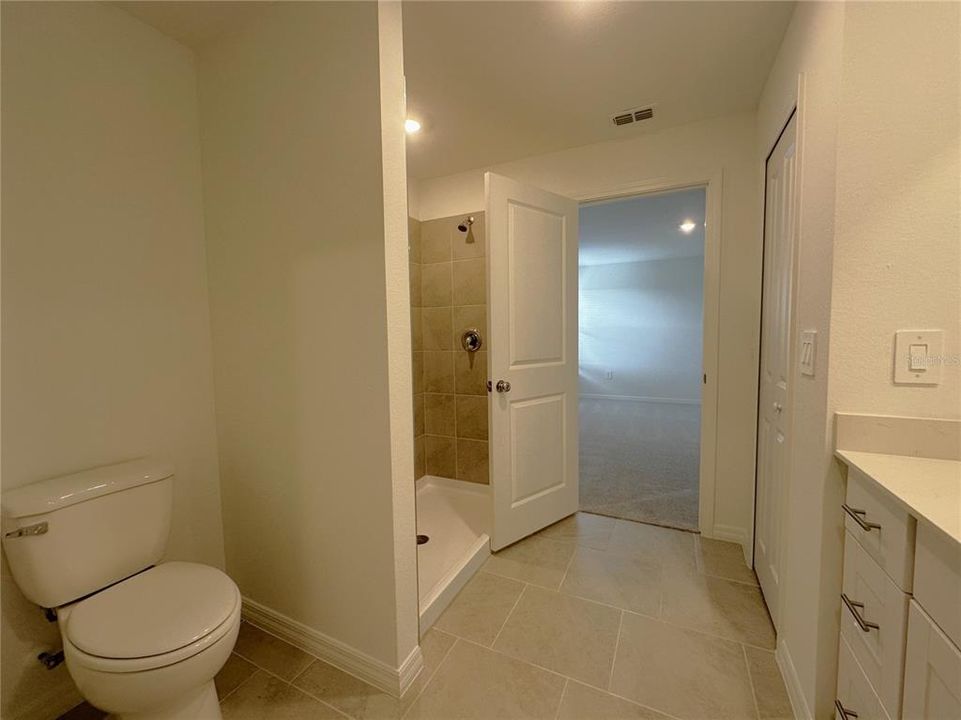 For Rent: $2,595 (4 beds, 2 baths, 1875 Square Feet)